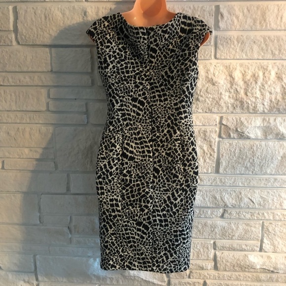 Evan Picone Midi Dress. - Picture 6 of 7